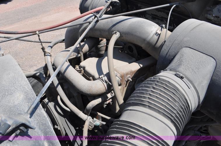 image for item G6081 1989 International F2575 semi truck