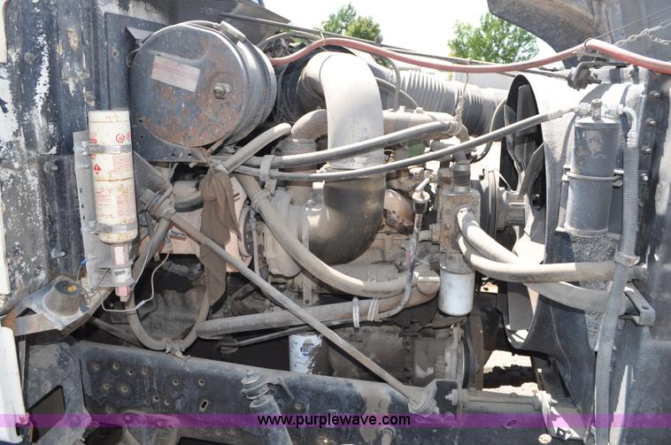 image for item G6081 1989 International F2575 semi truck