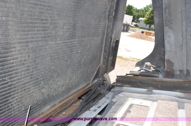 image for item G6081 1989 International F2575 semi truck