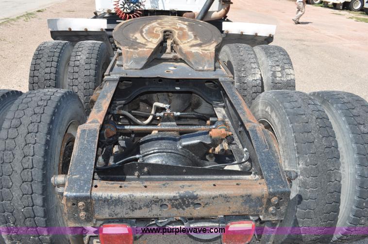 image for item G6081 1989 International F2575 semi truck