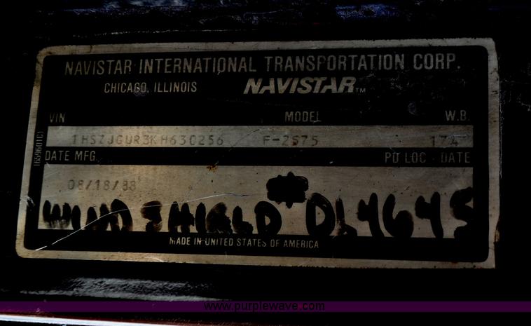 image for item G6081 1989 International F2575 semi truck