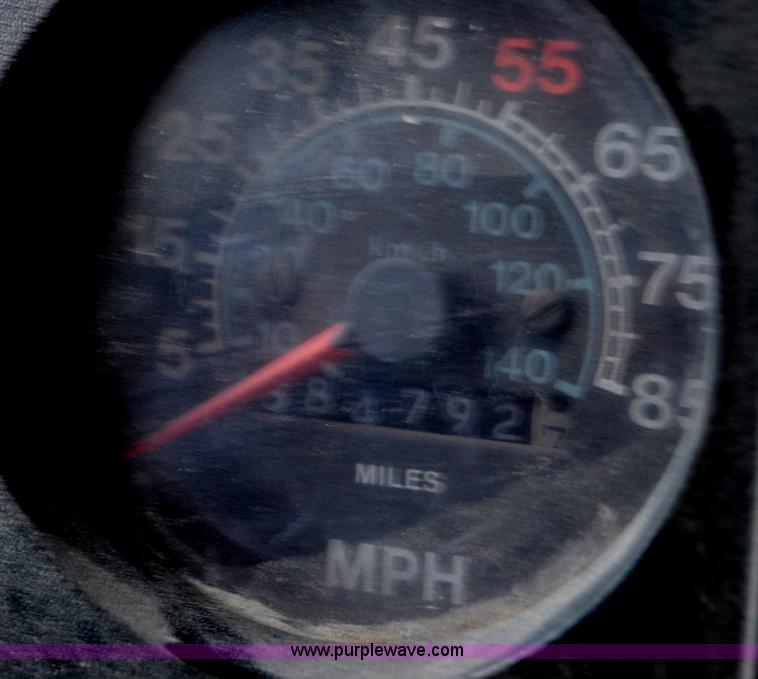 image for item G6081 1989 International F2575 semi truck