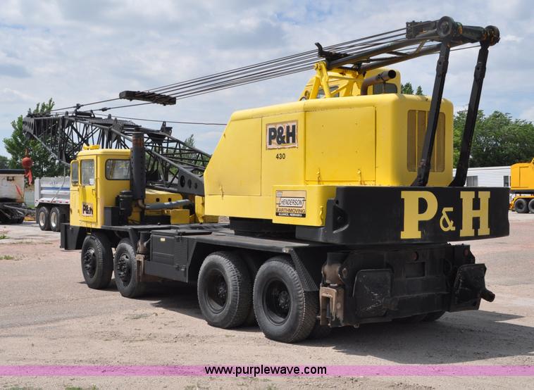 image for item G6082 1969 P & H 430 truck crane