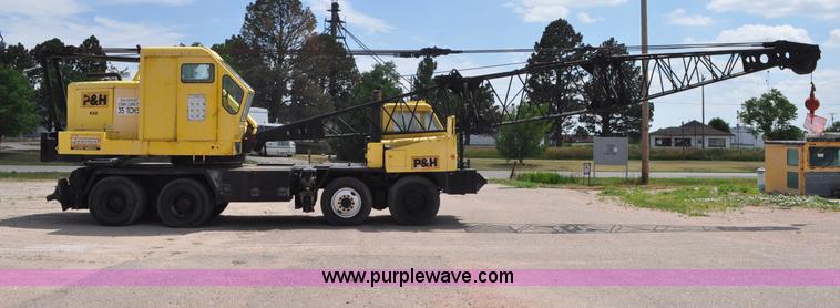 image for item G6082 1969 P & H 430 truck crane