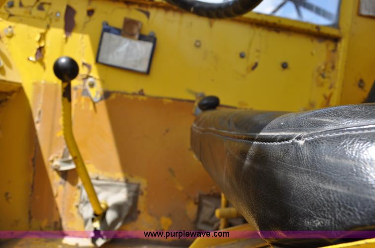 image for item G6082 1969 P & H 430 truck crane