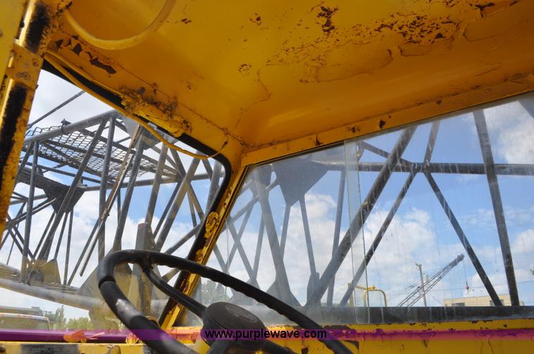 image for item G6082 1969 P & H 430 truck crane