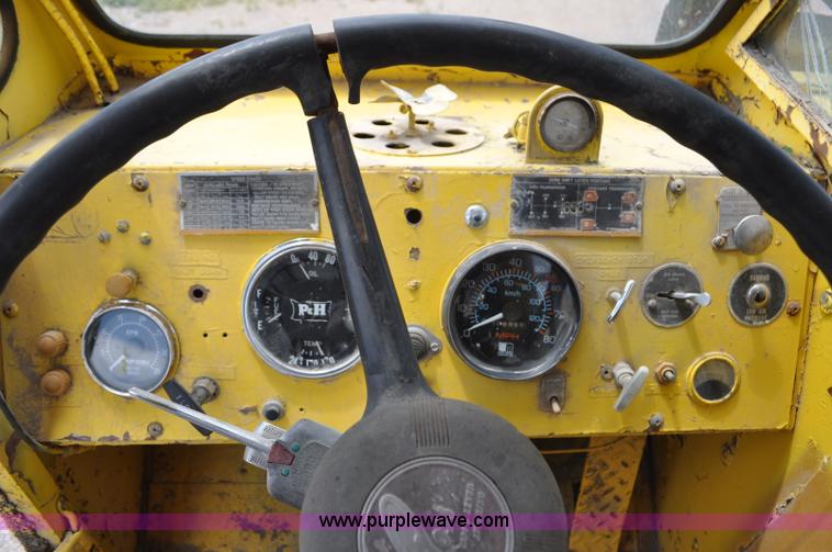 image for item G6082 1969 P & H 430 truck crane