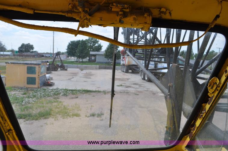 image for item G6082 1969 P & H 430 truck crane