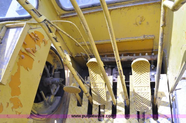 image for item G6082 1969 P & H 430 truck crane