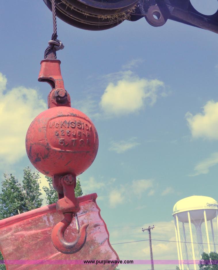 image for item G6082 1969 P & H 430 truck crane