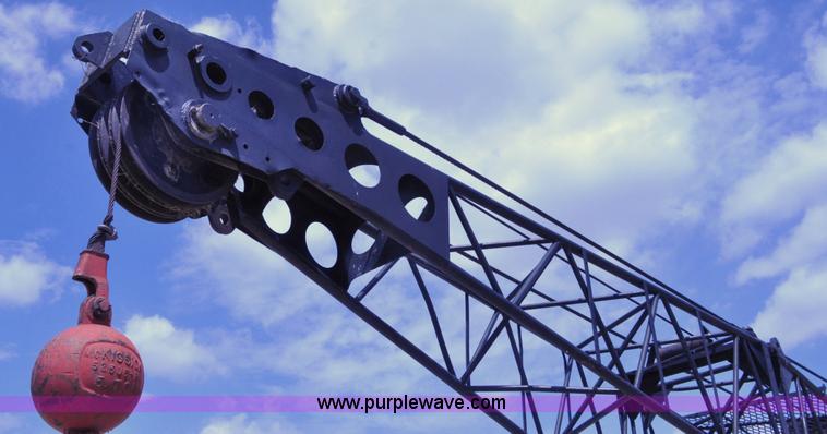 image for item G6082 1969 P & H 430 truck crane