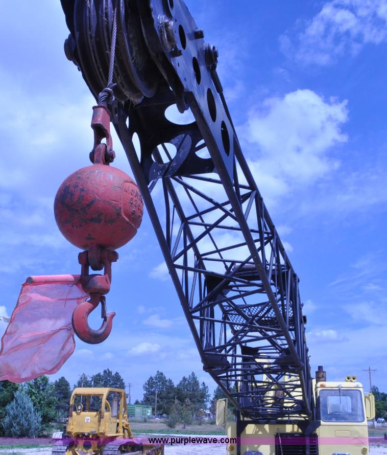 image for item G6082 1969 P & H 430 truck crane