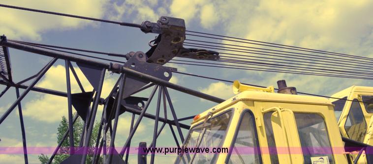 image for item G6082 1969 P & H 430 truck crane