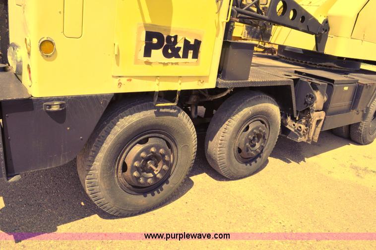 image for item G6082 1969 P & H 430 truck crane