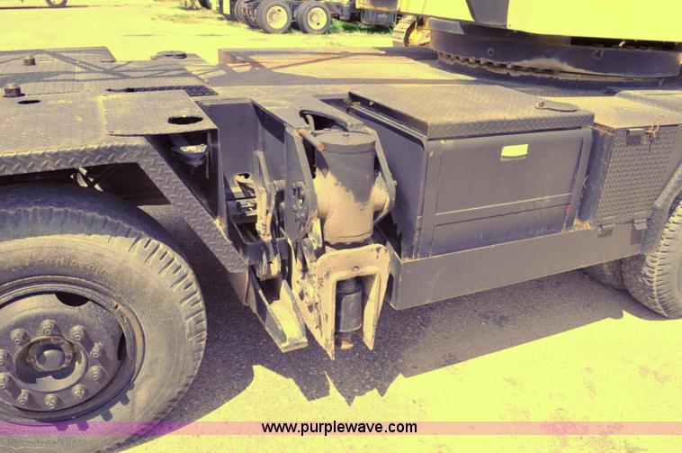 image for item G6082 1969 P & H 430 truck crane