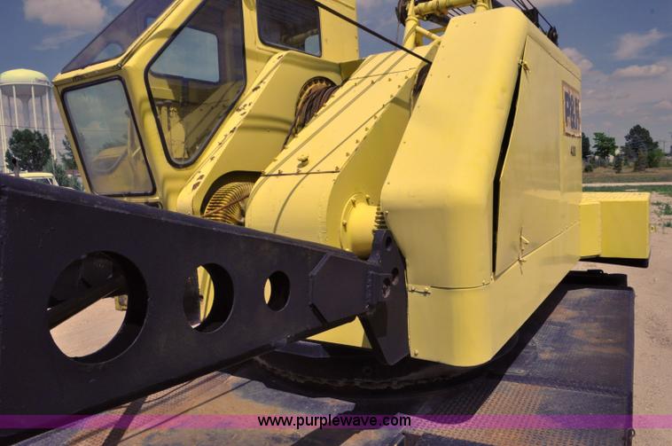 image for item G6082 1969 P & H 430 truck crane