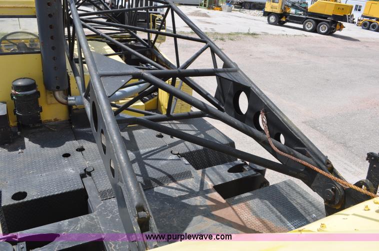 image for item G6082 1969 P & H 430 truck crane