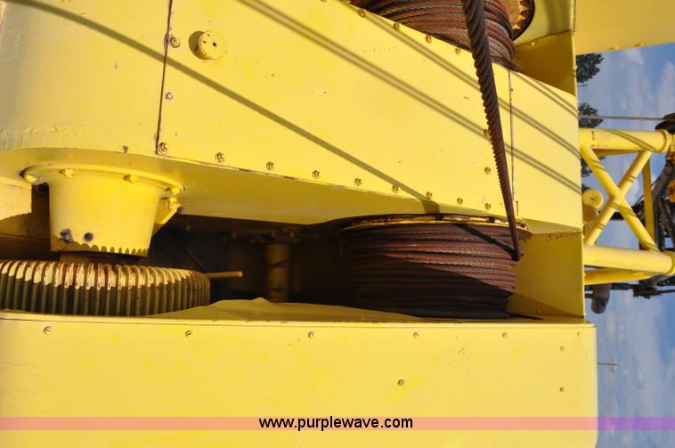 image for item G6082 1969 P & H 430 truck crane