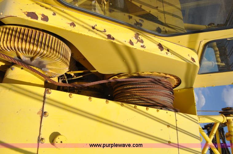 image for item G6082 1969 P & H 430 truck crane