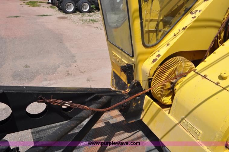 image for item G6082 1969 P & H 430 truck crane