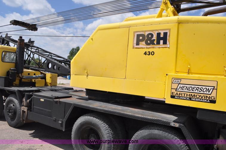 image for item G6082 1969 P & H 430 truck crane