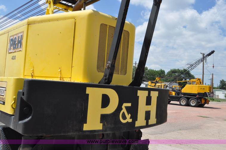 image for item G6082 1969 P & H 430 truck crane