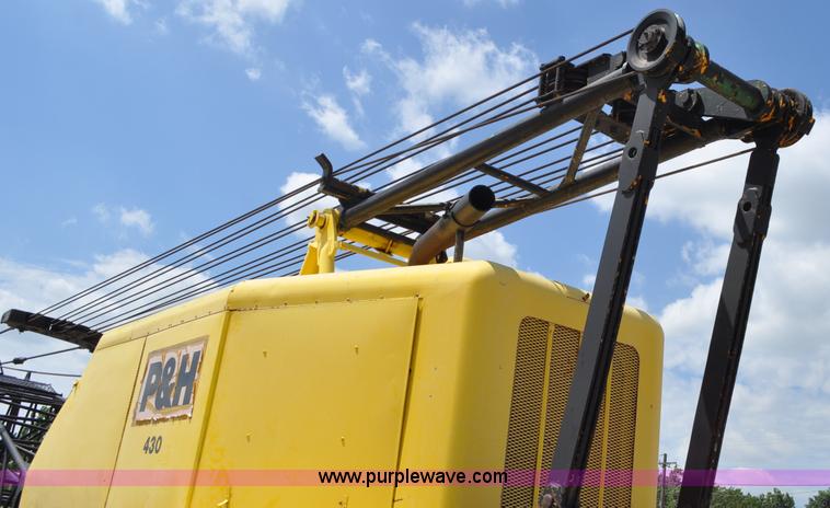 image for item G6082 1969 P & H 430 truck crane