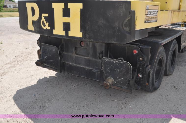 image for item G6082 1969 P & H 430 truck crane