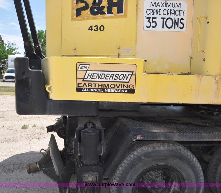 image for item G6082 1969 P & H 430 truck crane