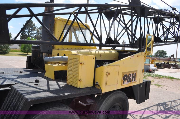image for item G6082 1969 P & H 430 truck crane