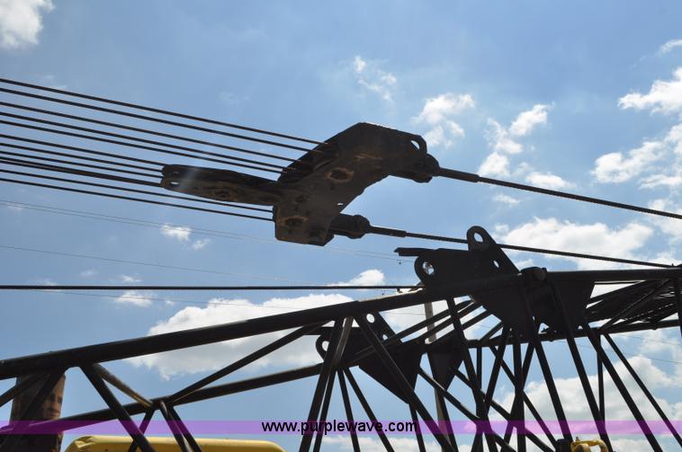 image for item G6082 1969 P & H 430 truck crane