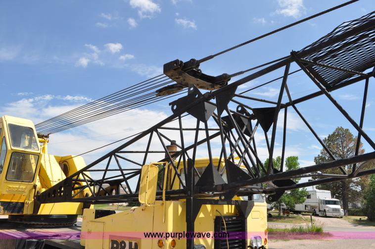 image for item G6082 1969 P & H 430 truck crane