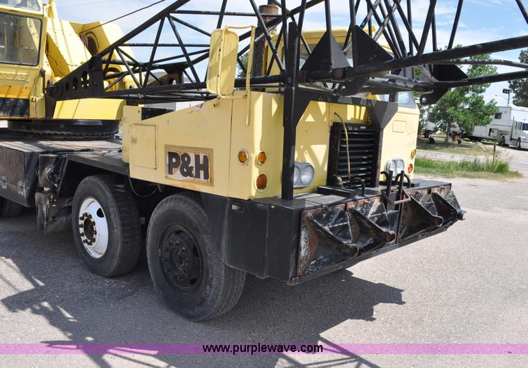 image for item G6082 1969 P & H 430 truck crane