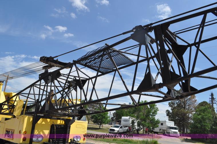 image for item G6082 1969 P & H 430 truck crane