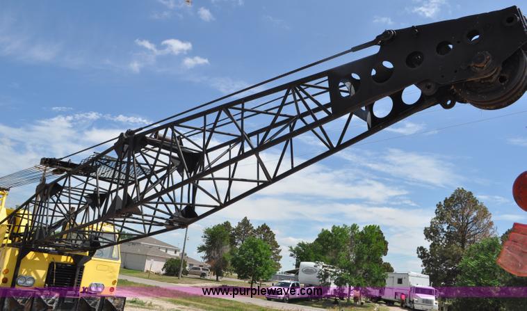 image for item G6082 1969 P & H 430 truck crane