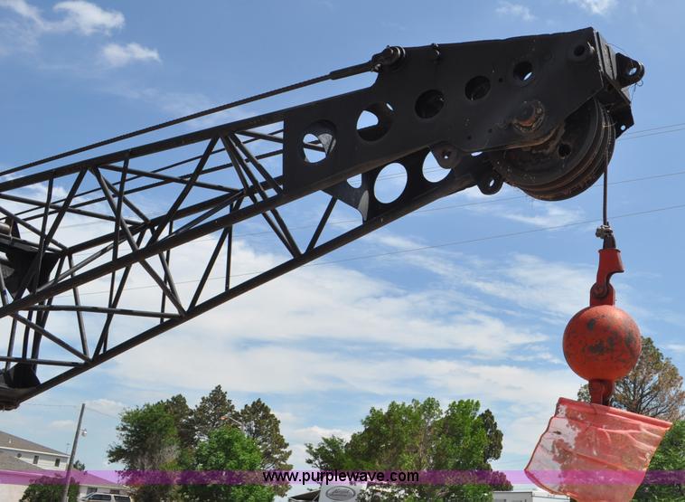 image for item G6082 1969 P & H 430 truck crane