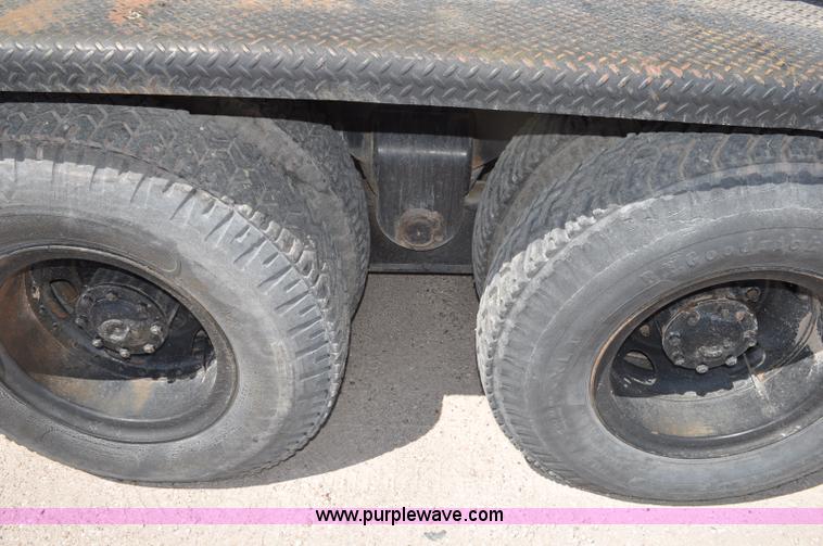 image for item G6082 1969 P & H 430 truck crane