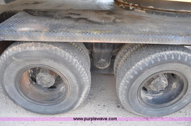 image for item G6082 1969 P & H 430 truck crane