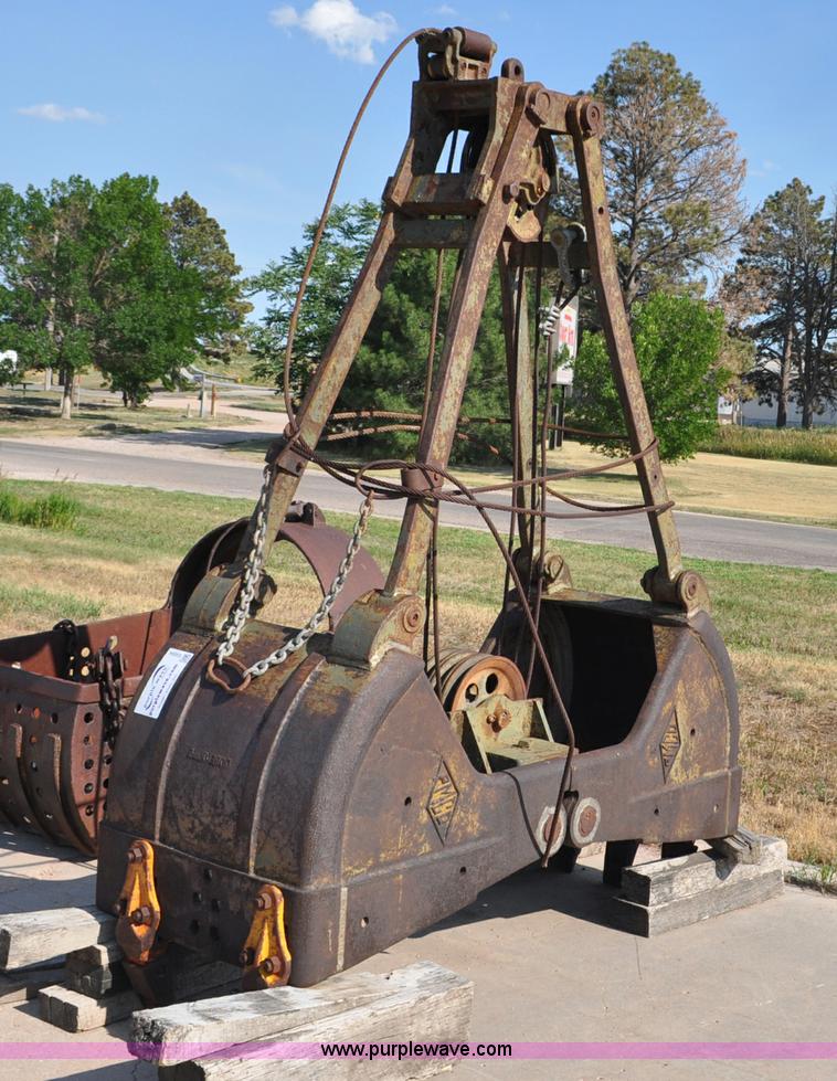 image for item G6094 PMCO clam sheel bucket