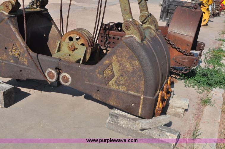 image for item G6094 PMCO clam sheel bucket