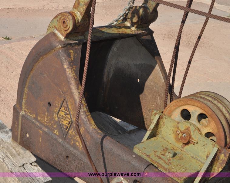 image for item G6094 PMCO clam sheel bucket