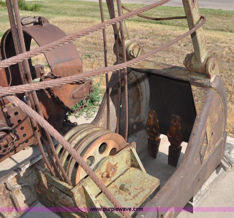 image for item G6094 PMCO clam sheel bucket