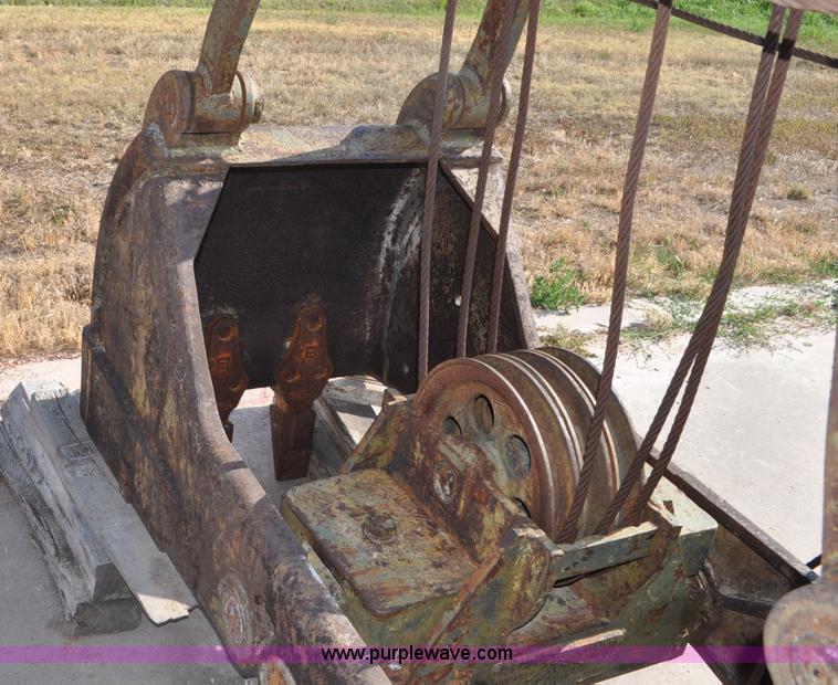 image for item G6094 PMCO clam sheel bucket