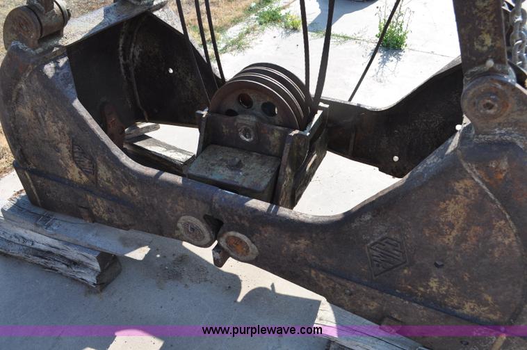 image for item G6094 PMCO clam sheel bucket