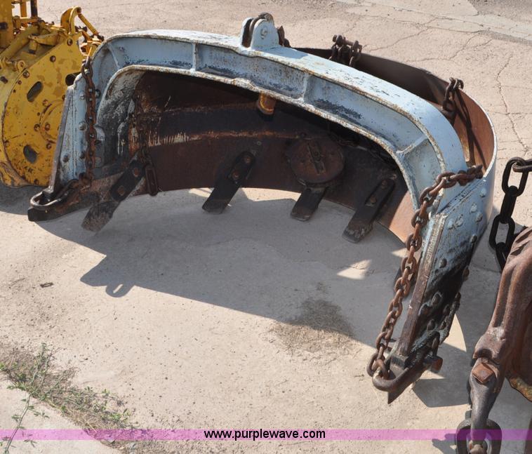 image for item G6098 Saurman crescent bucket