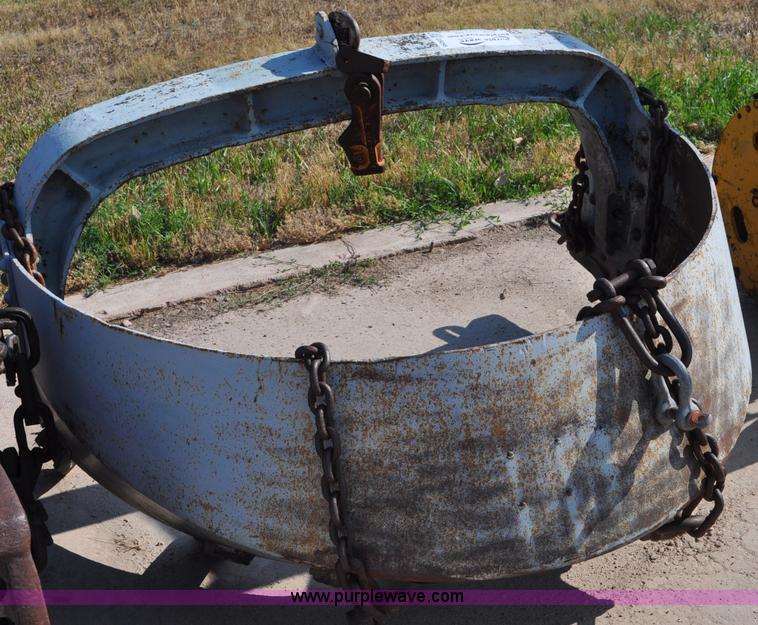 image for item G6098 Saurman crescent bucket