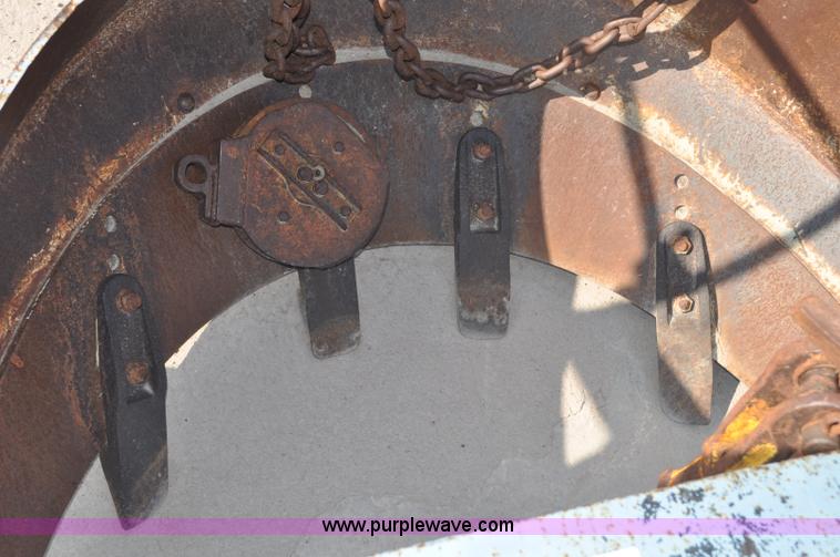 image for item G6098 Saurman crescent bucket