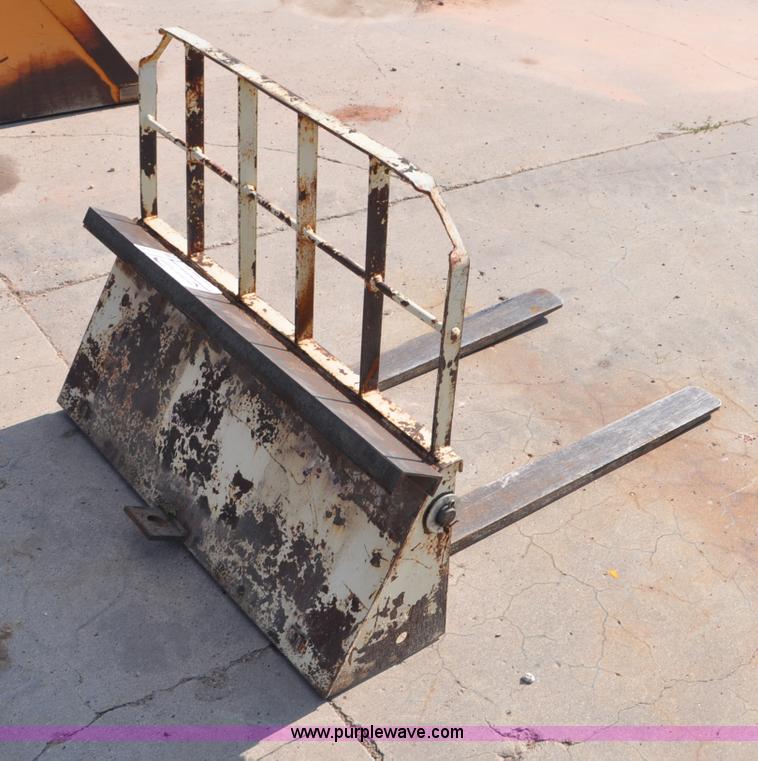 image for item G6108 Skid steer pallet forks