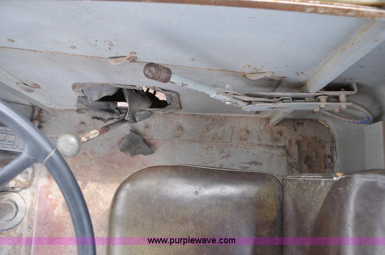 image for item G6109 1959 Hendrickson truck with crane