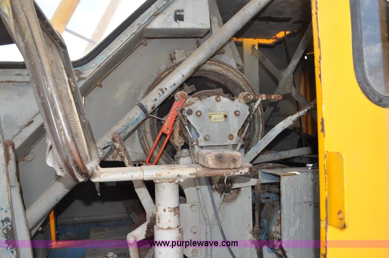 image for item G6109 1959 Hendrickson truck with crane